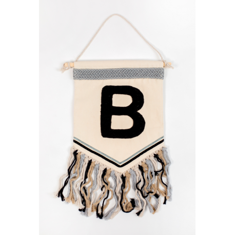 Pennant with letter/ pink